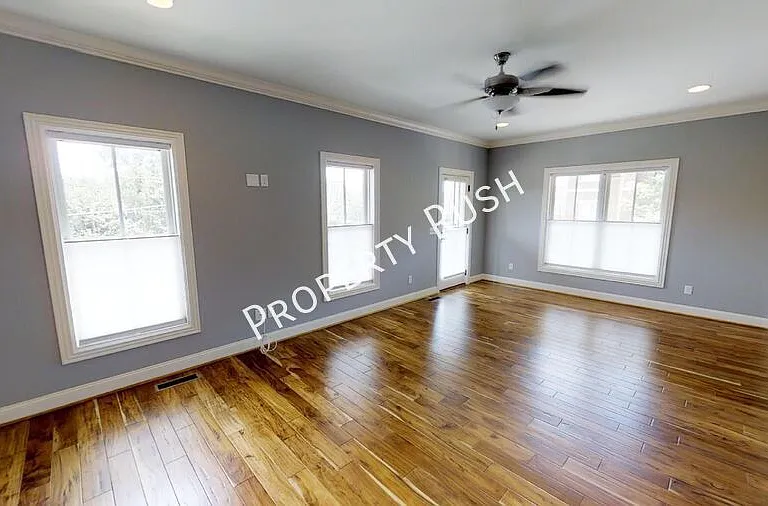 105 E 3rd St — Photo 17