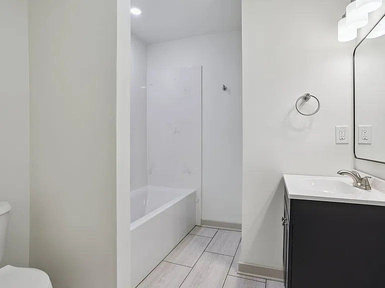 720 Spain St #2B — Photo 12