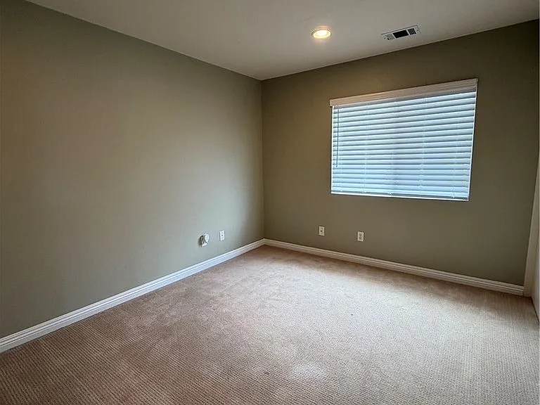 554 Robins Pl — Photo 21