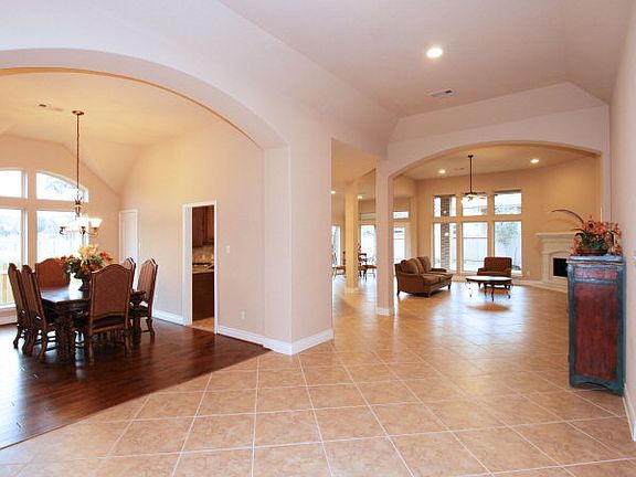 2nd image of 2315 Oak Xing