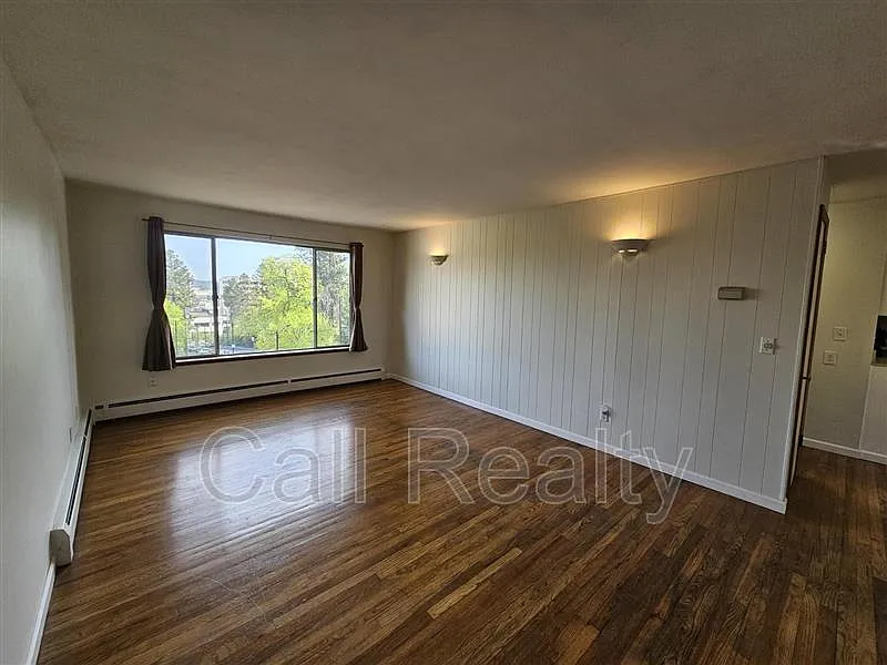 1 bed, 1.0 bath, 640 sqft, $945 — Photo 2