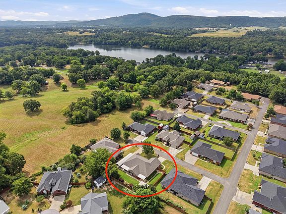 2nd image of 105 Wolf Howl Ln