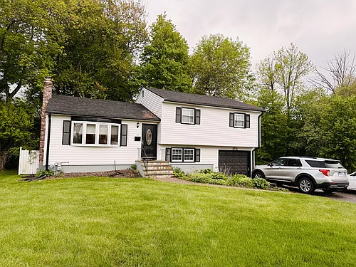 25 Kimberly Rd Photo 1