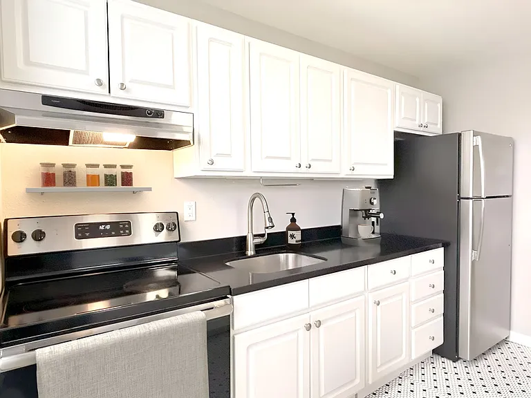 Clairemont Apartments — Photo 2