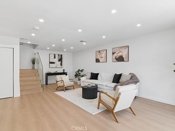 3rd image of 10234 Variel Ave Unit 12