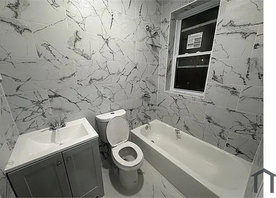 102 Dubois Ave #2 — Photo 4