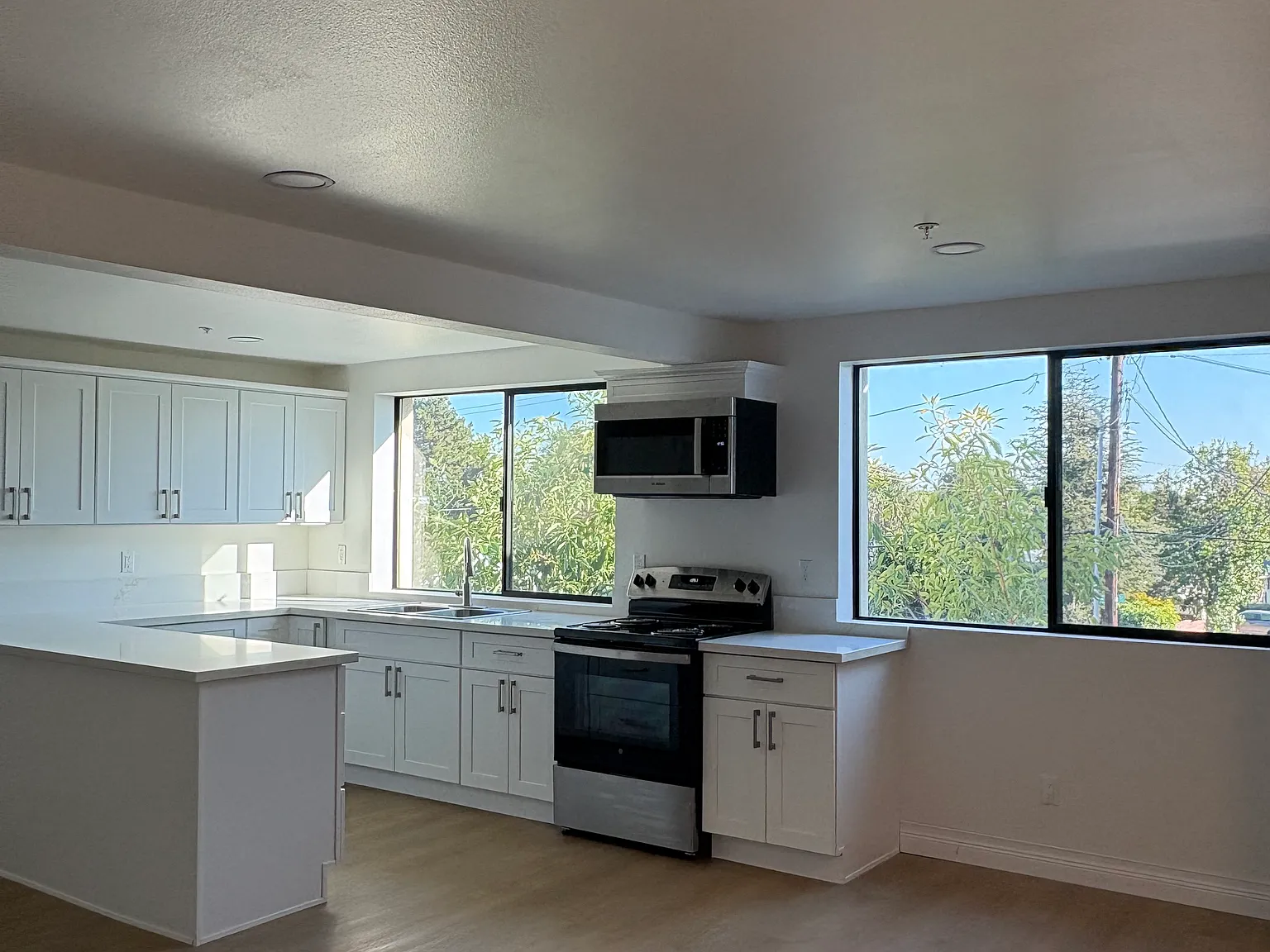 2 bed, 850 sqft, $2,650 — Photo 2