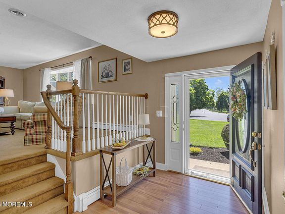 5th image of 121 Brittany Drive