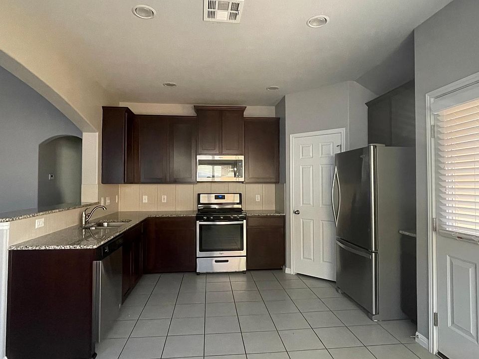 1st image of 401 Dawson Dune Ln