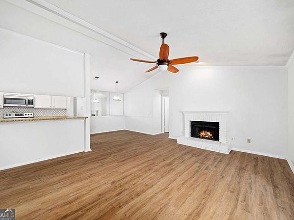 2nd image of 530 Warm Springs Cir
