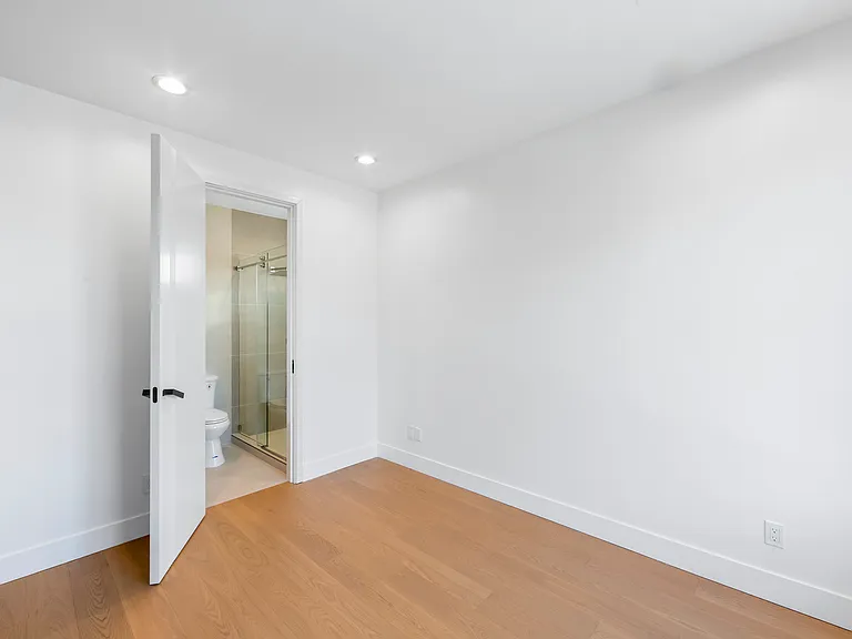 853 Oak St #B — Photo 15