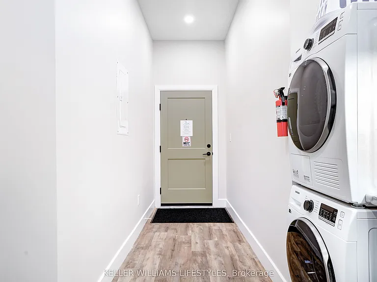 537 Talbot St #5 — Photo 11