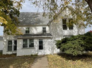 902 State St, Creighton, NE 68729