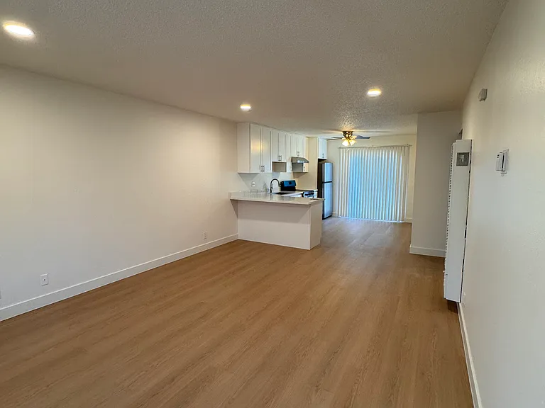 27104 Belvedere Ct #4 — Photo 2