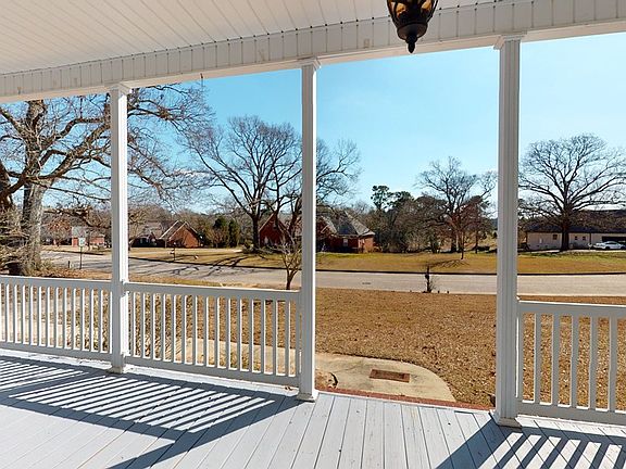 2nd image of 209 Shady Grove Ln
