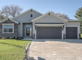 1619 SW Blackstone Pl, Lees Summit, MO 64082
