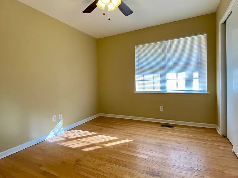 328 Mark St SW — Photo 5