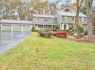 85 Red Barn Ln, East Greenwich, RI 02818