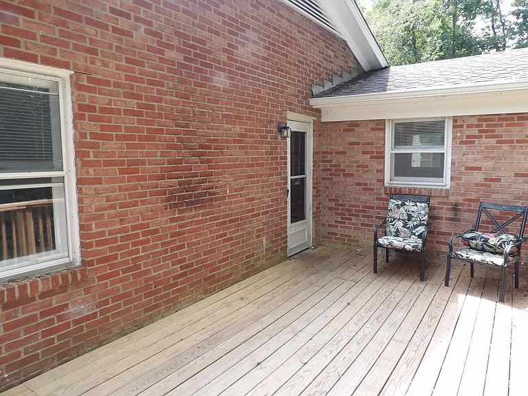 139 Lawrence St — Photo 35