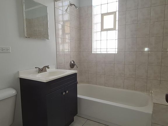 2nd image of 2448 W Walton St #3N