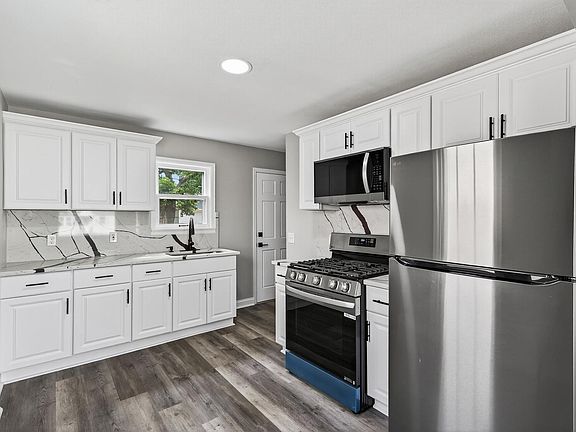 4th image of 5055 6th St NE