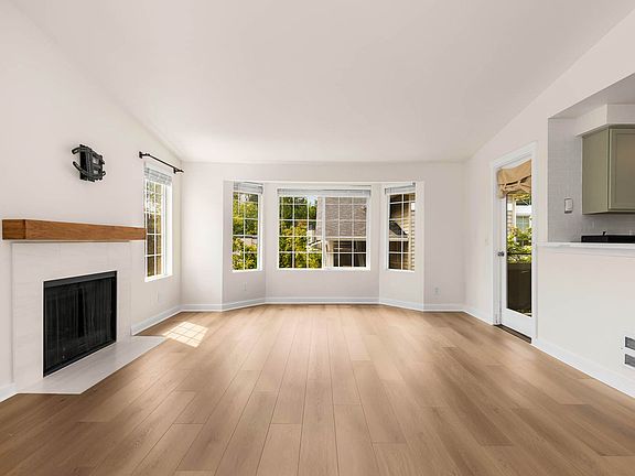 4th image of 9834 NE 122nd St APT R301