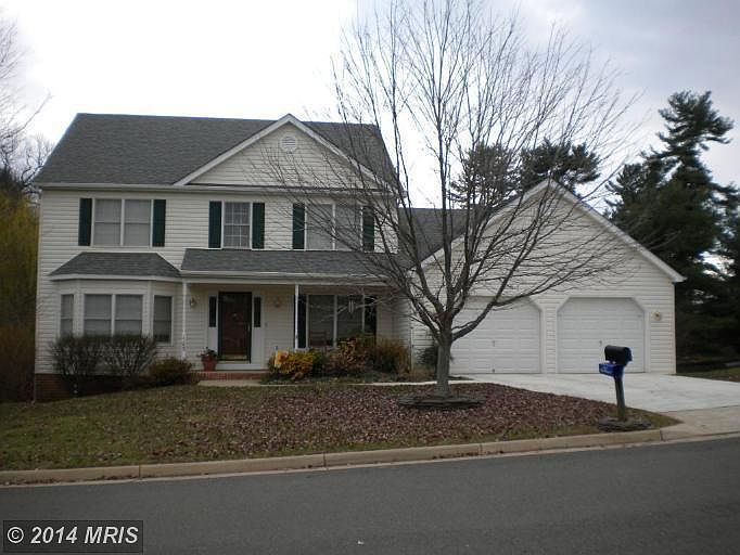 1st image of 103 English Chase Ln