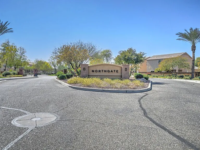 2143 W Marconi Ave — Photo 39
