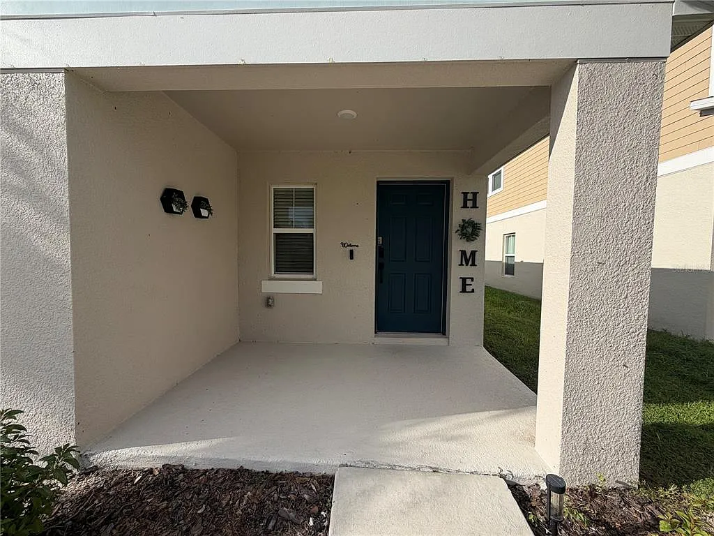 3 bed, 2.0 bath, 1615 sqft, $2,000 — Photo 2