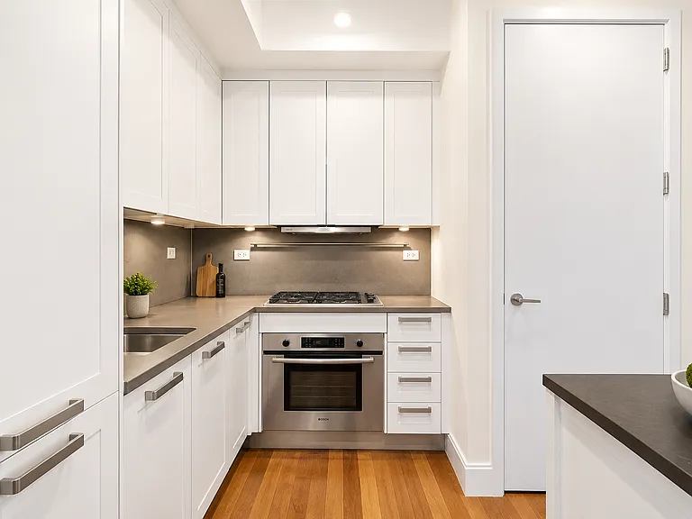 416 Washington St #4K — Photo 3
