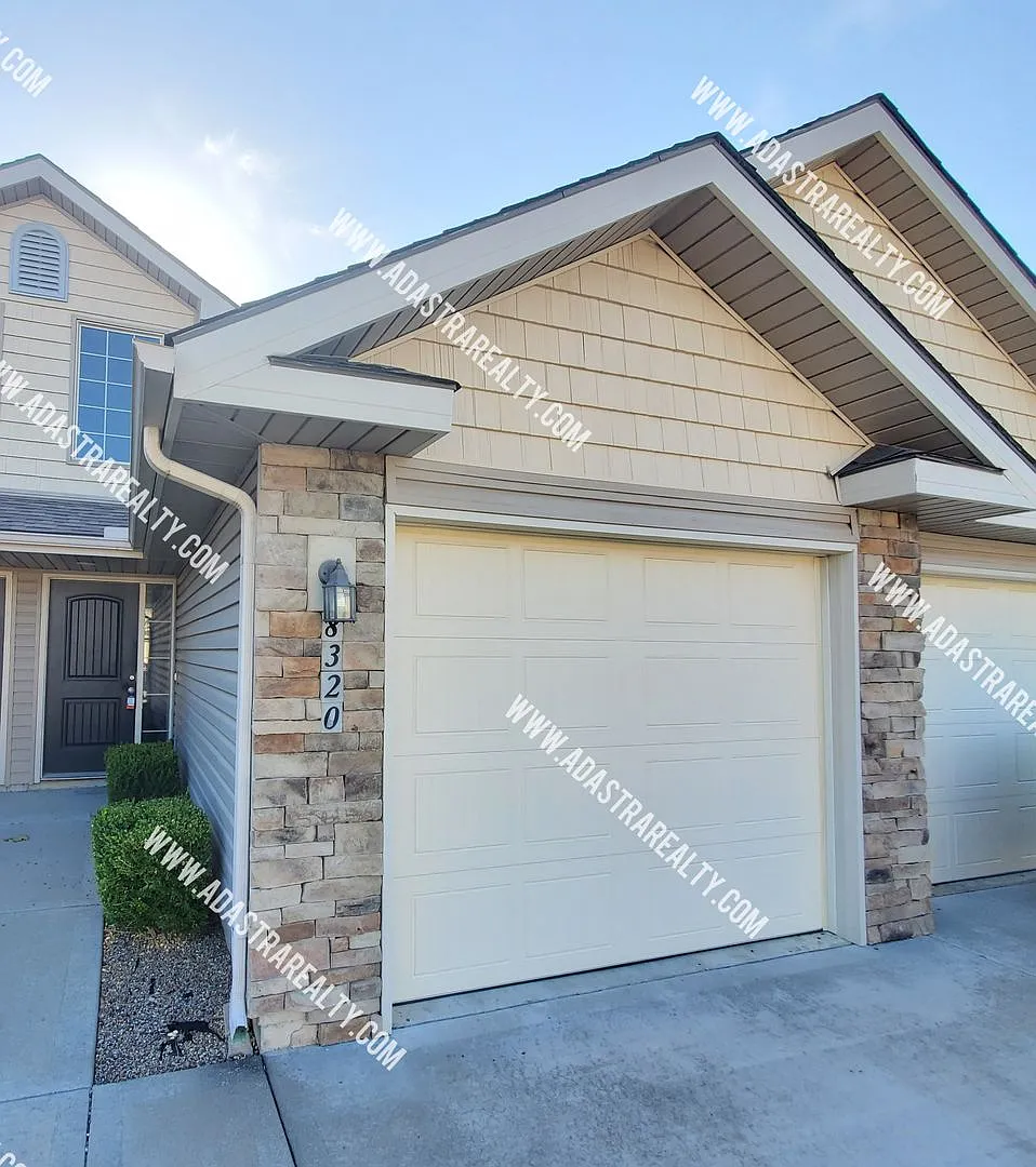 Gorgeous 3 Bedroom/2 Bath Townhome in North KCMO-Coming SOON!! — Photo 2