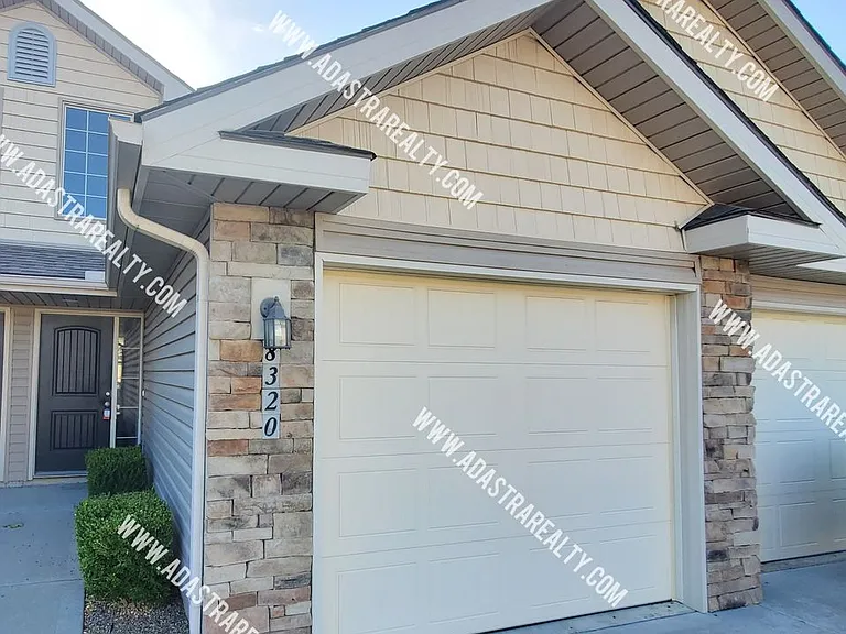 8318 N Spruce Ave — Photo 2