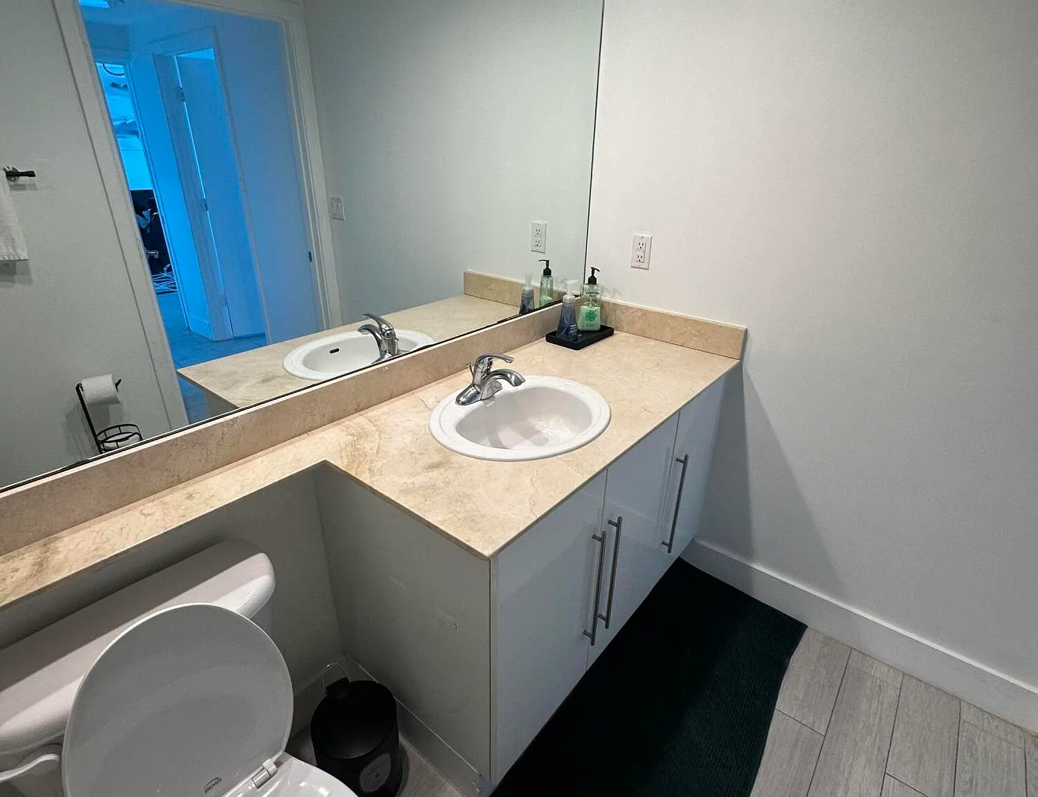 1 bed, 1.0 bath, 868 sqft, $3,500 — Photo 1