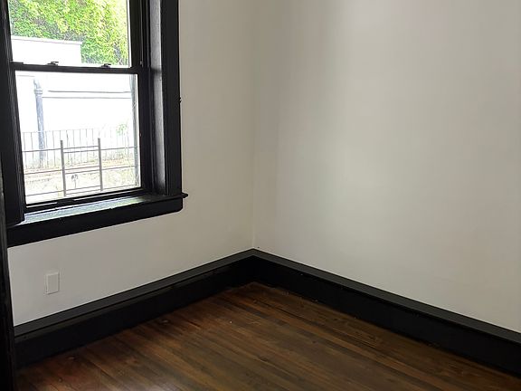 4th image of 14 Saint Pauls Ave Floor 2