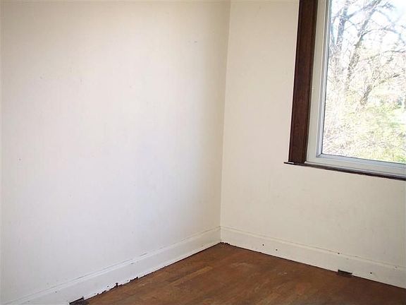 4th image of 1523 Manss Ave