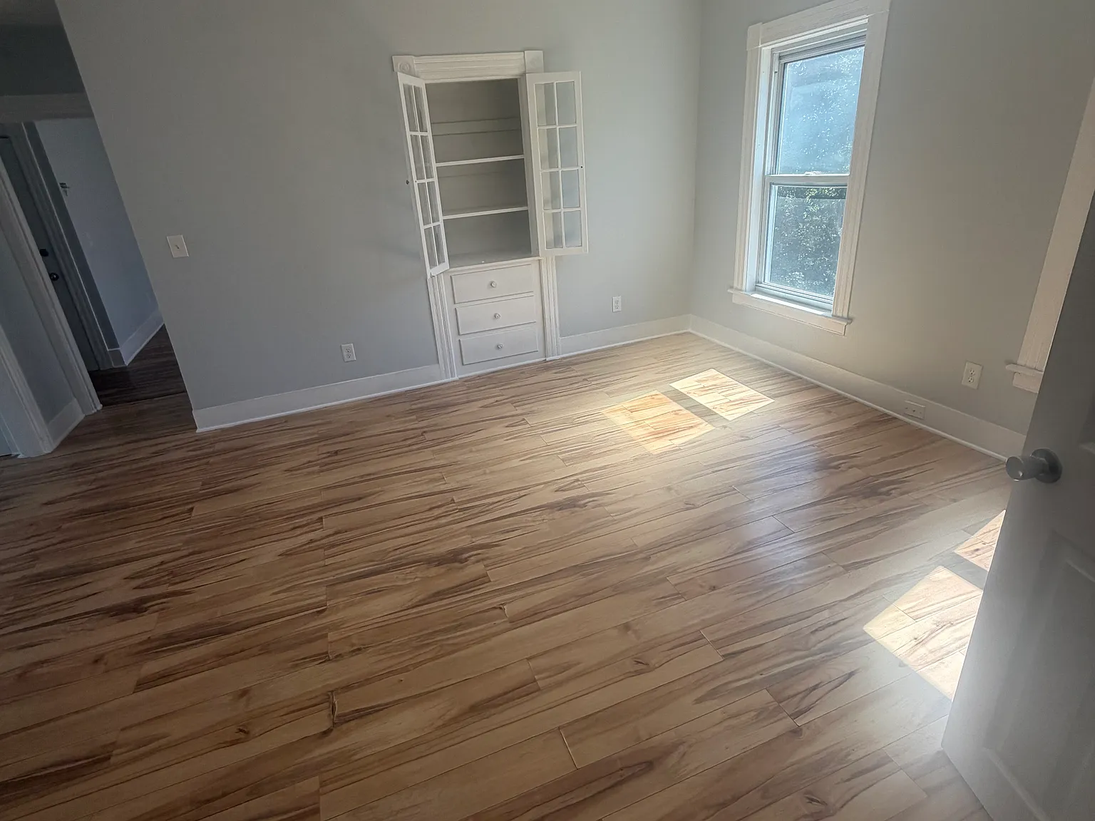 4 bed, $2,200 — Photo 1