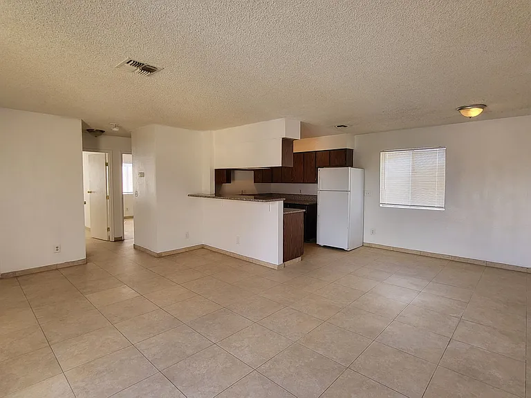 3117 E Carey Ave — Photo 4
