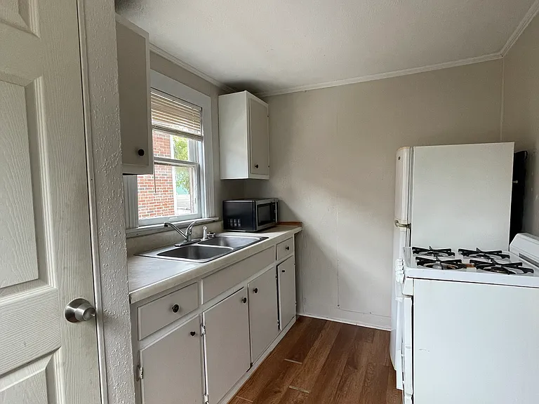 211 Bryan St #1/2 — Photo 1