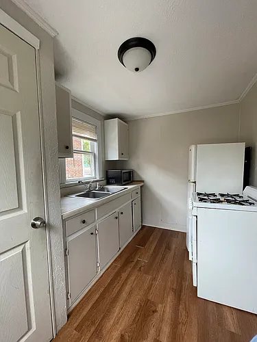 211 Bryan St #1/2 Photo 1