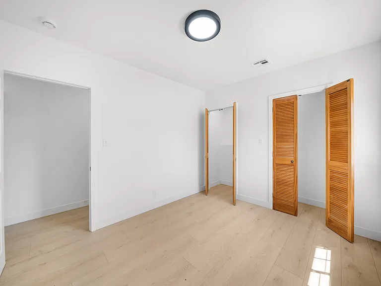 2035 Las Colinas Ave — Photo 32