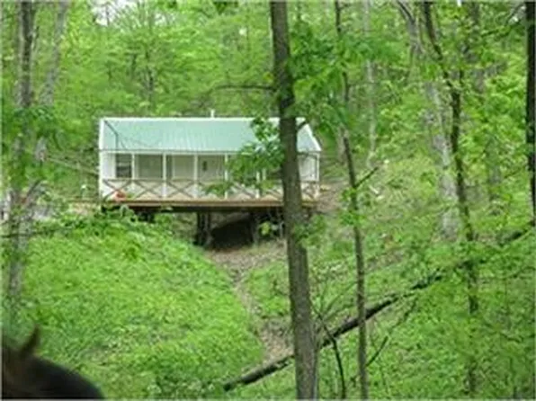 6006 & 6005 Waukonda Dr, Brooklyn, IA 52211