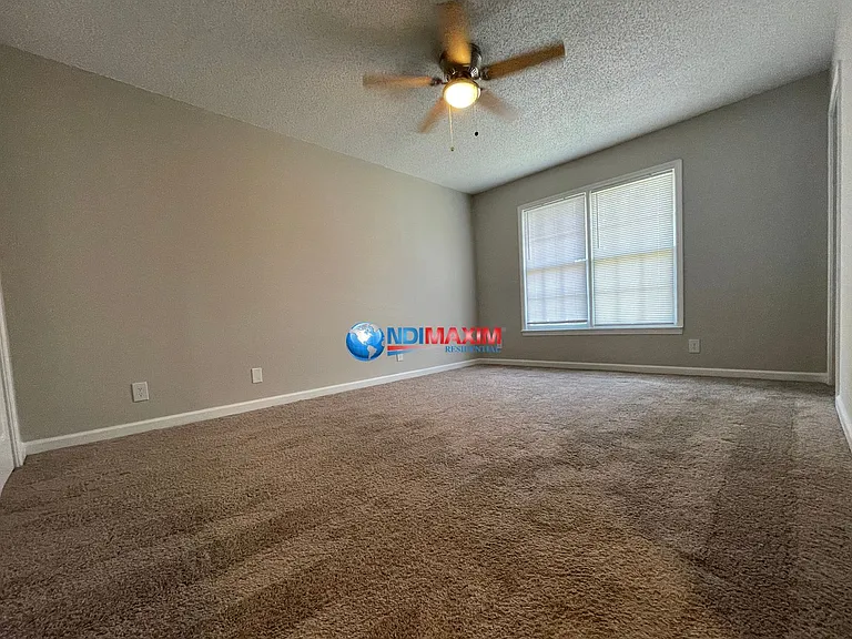 493 Stone Mountain St #V4 — Photo 3