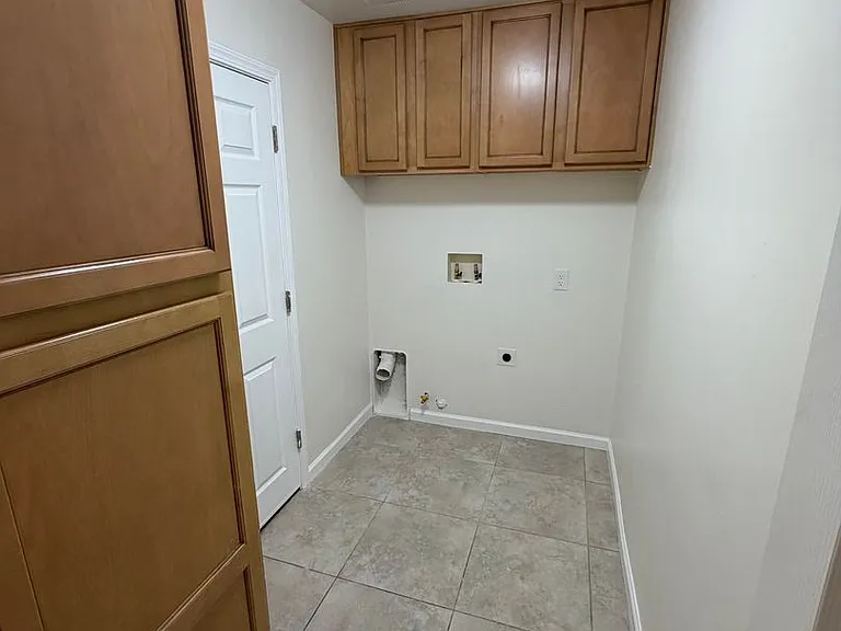 2892 Florence Ave — Photo 7