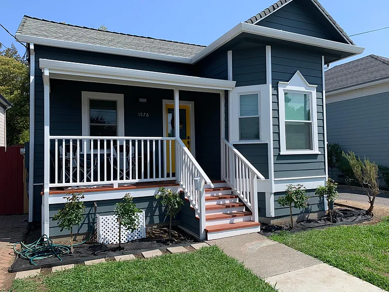 1576 Palmer St — Photo 1
