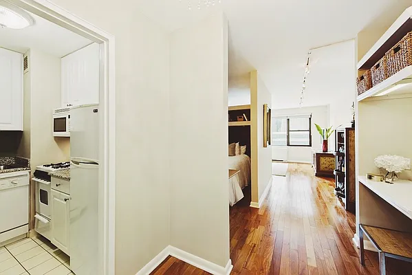 Sold by Nest Seekers International | media 8