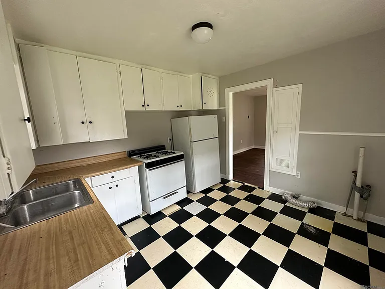 3330 Wyoming St — Photo 2