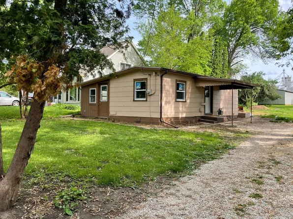 208 E 2nd St, Delavan, IL 61734