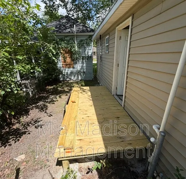 1511 Richards St — Photo 9