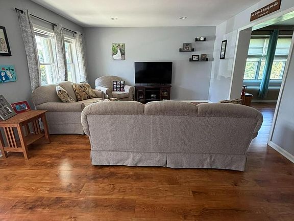 4th image of 1215 Pine Ridge Dr