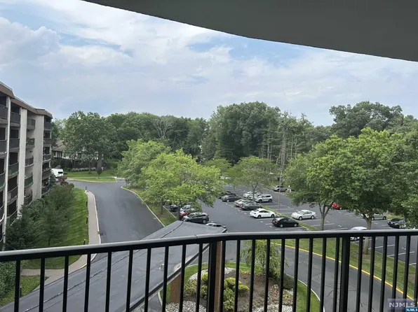 521 Piermont Ave APT 401, Westwood, NJ 07675